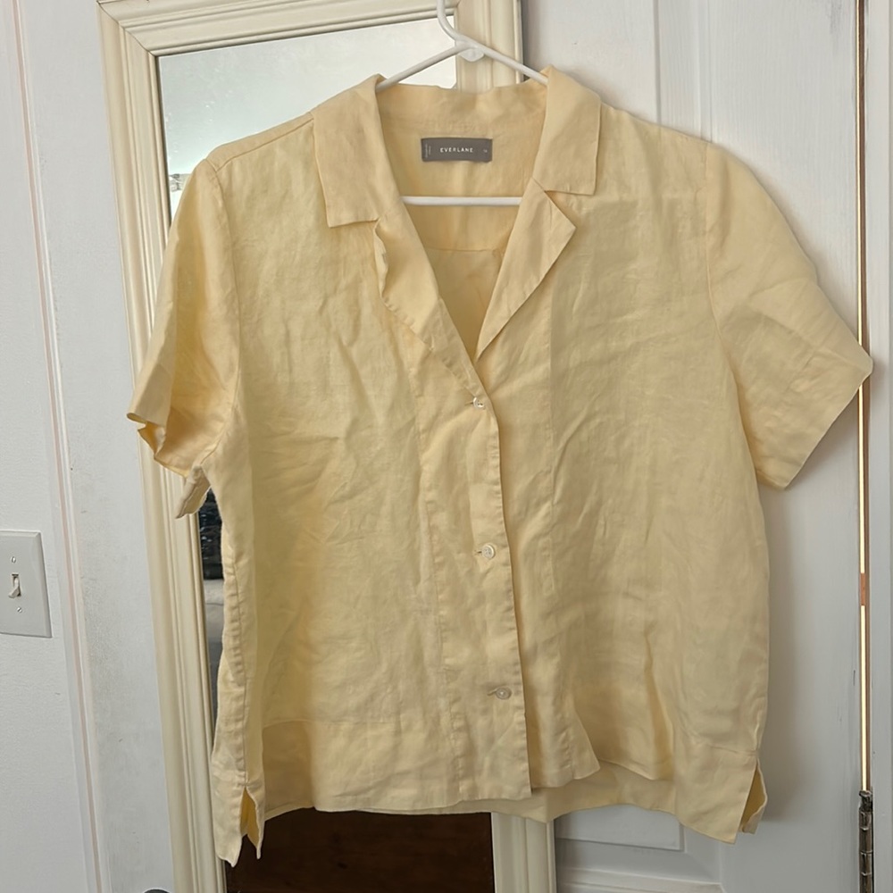 EVERLANE The Linen Short-Sleeve Notch Shirt in Pale Yellow